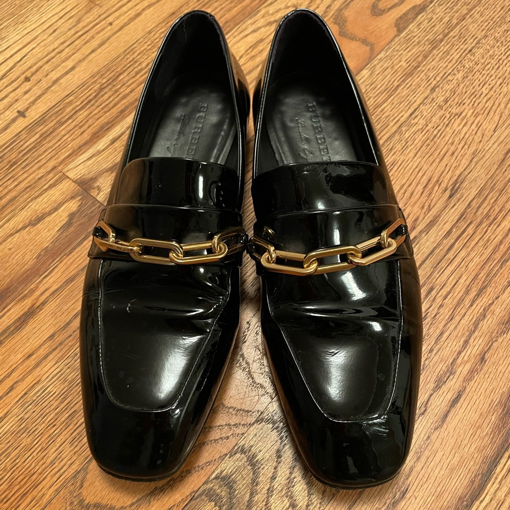 BURBERRY Patent Leather Link Loafers - BLACK